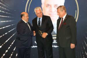 بالصور.. مؤسسة عالم المال تكرم القادة الأكثر تميزا في احتفالية 2023 Leaders 7 IMG 20240305 WA0203