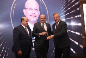بالصور.. مؤسسة عالم المال تكرم القادة الأكثر تميزا في احتفالية 2023 Leaders 5 IMG 20240305 WA0207