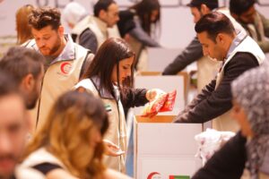 بالصور.. الهلال الأحمر الإماراتي ينظم فعالية من الإمارات عبر مصر الي أهلنا في غزة لتعبئة المساعدات للأشقاء في غزة 5 IMG 20240330 WA0240