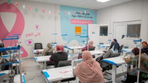 بالصور.. اورنچ تواصل جهود تقليص قائمة انتظار جراحات سرطان الثدي وتطلق برنامج تدريبي وتأهيلي لدعم المحاربات 2 IMG 20240404 WA0061