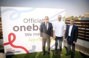 بالصور.. الأتربي و عبد الوهاب و البحيري يشهدون احتفال فريق "وان بنك onebank" بالحصول علي موافقة البنك المركزي كأول بنك رقمي في مصر 1 FB IMG 1714685965913