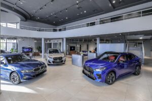 بالصور.. "جلوبال أوتو" تعيد افتتاح صالة عرض BMW وMINI بالطريق الصحراوي في منطقة أبو رواش 3 IMG 20240501 WA0113