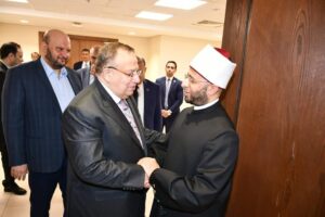 بالصور.. وزير الأوقاف يستقبل نقيب السادة الأشراف 2 FB IMG 1720435353644