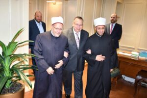 بالصور.. وزير الأوقاف يستقبل نقيب السادة الأشراف 1 FB IMG 1720435360870